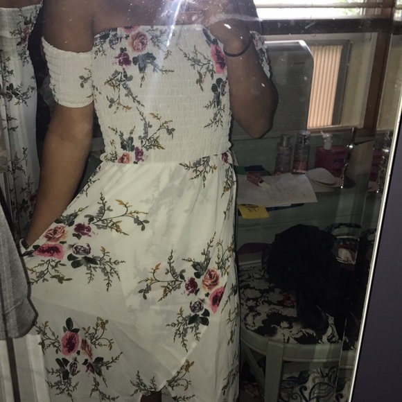 Dresses & Skirts - 💲🥰Gorgeous ivory/multi 💐 M off shoulder Maxi